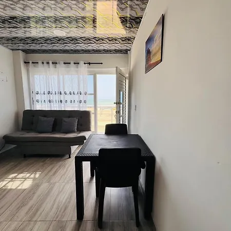 El Mochilero Frente A La Playa Piso 2 Apto 4